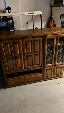 Cabinet entertainment stand