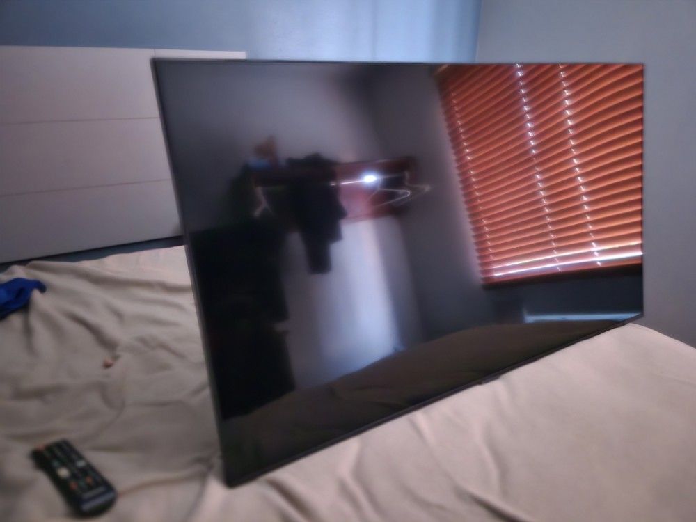 42" SAMSUNG Smart TV And KLIPSH SPEAKERS