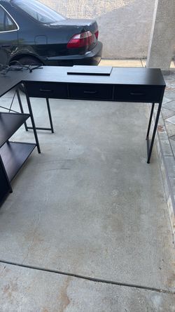 Computer gaming desk like brand new