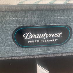Beautyrest Pressuresmart Queen Mattress And box spring