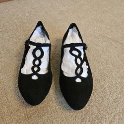 NEW WOMEN'S TORRID ALMOND TOE FLATS
