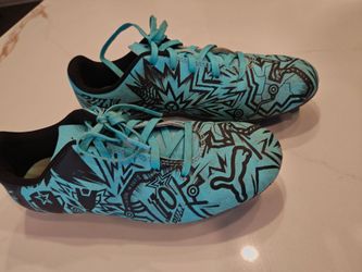 Kids 5.5 soccer cleats