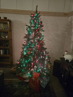 A "starter" Christmas tree, storage bag, and tree skirt