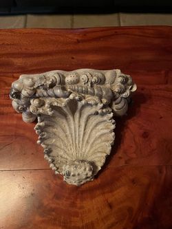 Plaster seashell shelf