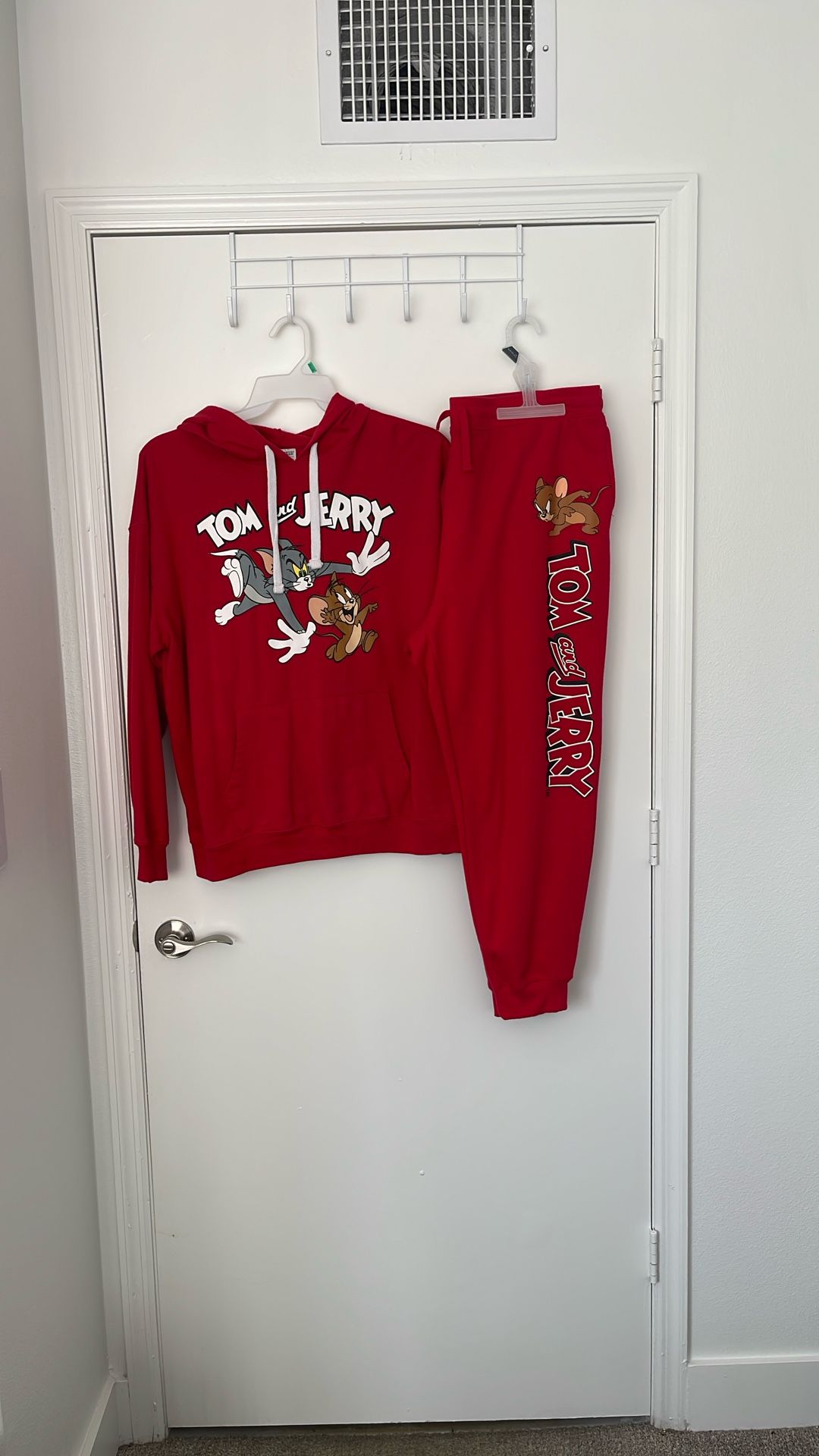 Tom & Jerry Full Clothing Set – 3 Sweatpants + 2 Hoodies (XXXL/XXL)