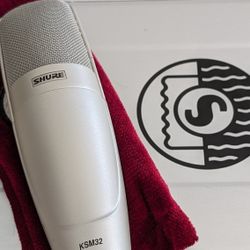 Shure KSM32 Studio Condenser Microphone 