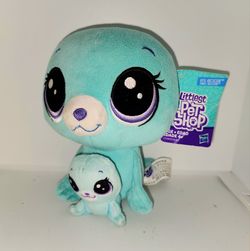 Littlest Pet Shop Vita Arcticson and Pinney Arcticson Plush Pair.