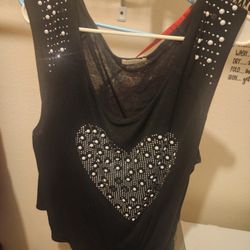 Woman's Top Pear Heart Print In The Front  In Perfect Condition Size Large  Comes From Smoke-free Home 