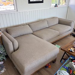 Jonathan Lewis L-shaped sectional couch 114x63x27