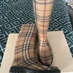 Burberry Rain Boots OBO