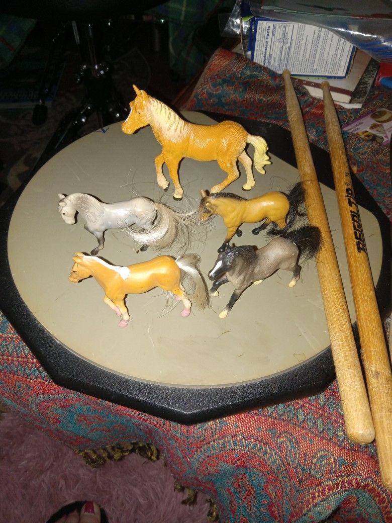 Set Of  5  Vintage Hard Plastic Horses 