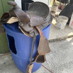 Horse saddle/ Montura