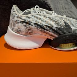 Size 9.5 women's Nike Air Zoom Superrep 2