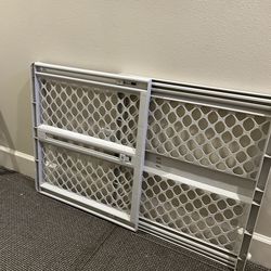 (1) 26” Expandable Super Gates $10.00
