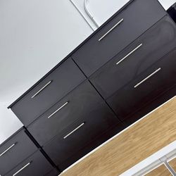 Dresser and 2 nightstands - Cómoda y 2 mesitas de noche