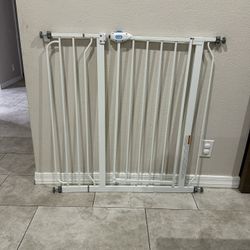 Extra Tall Adjustable Pet Gate / Safety Gate - Fits Openings 29” - 38.5”