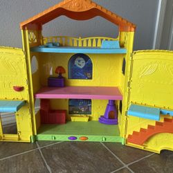 Dollhouse (Dora the Explorer) 