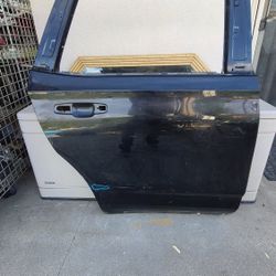 2021 - 2023 CADILLAC ESCALADE SHORT RIGHT REAR DOOR SHELL USED OEM . YD