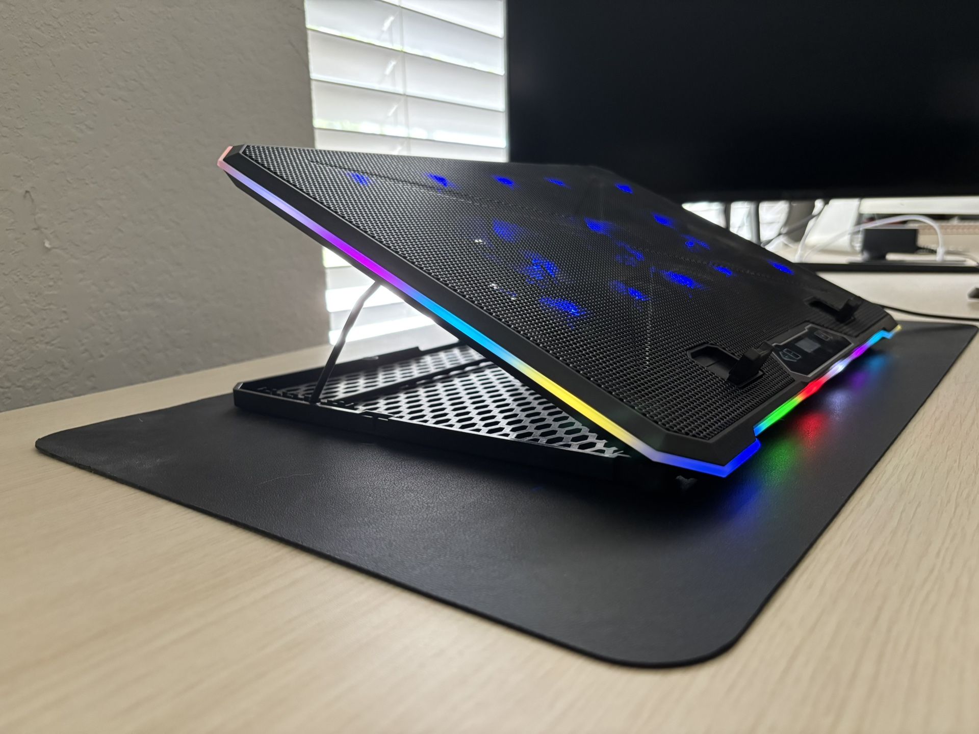 K15b Laptop Cooling Pad