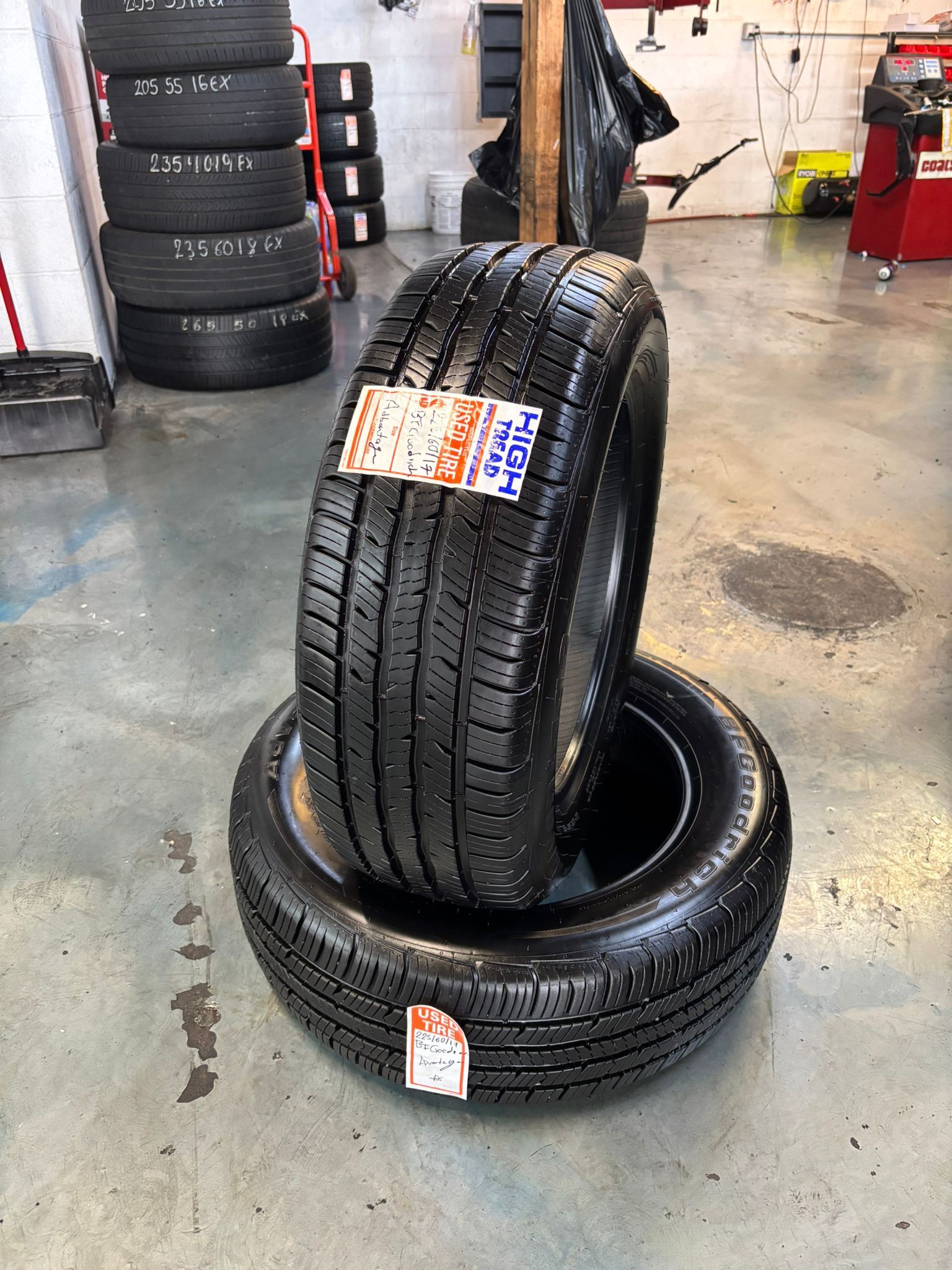 225/60/17 BFGOODRICH 2 TIRES SEMI NEW - DOT 2024