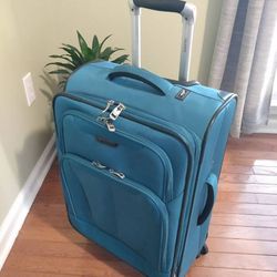 Spinner Luggage Aqua Blue