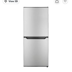 Insignia 4.9 Cu. Ft Mini fridge With Bottom Freezer