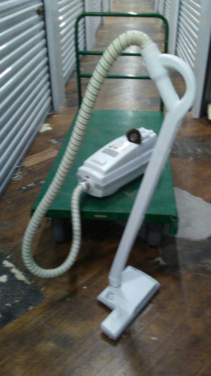 Lux vacuum canister used