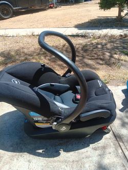 !! Baby Carseat  Maxi Cosi  Manufacturer Date  2021