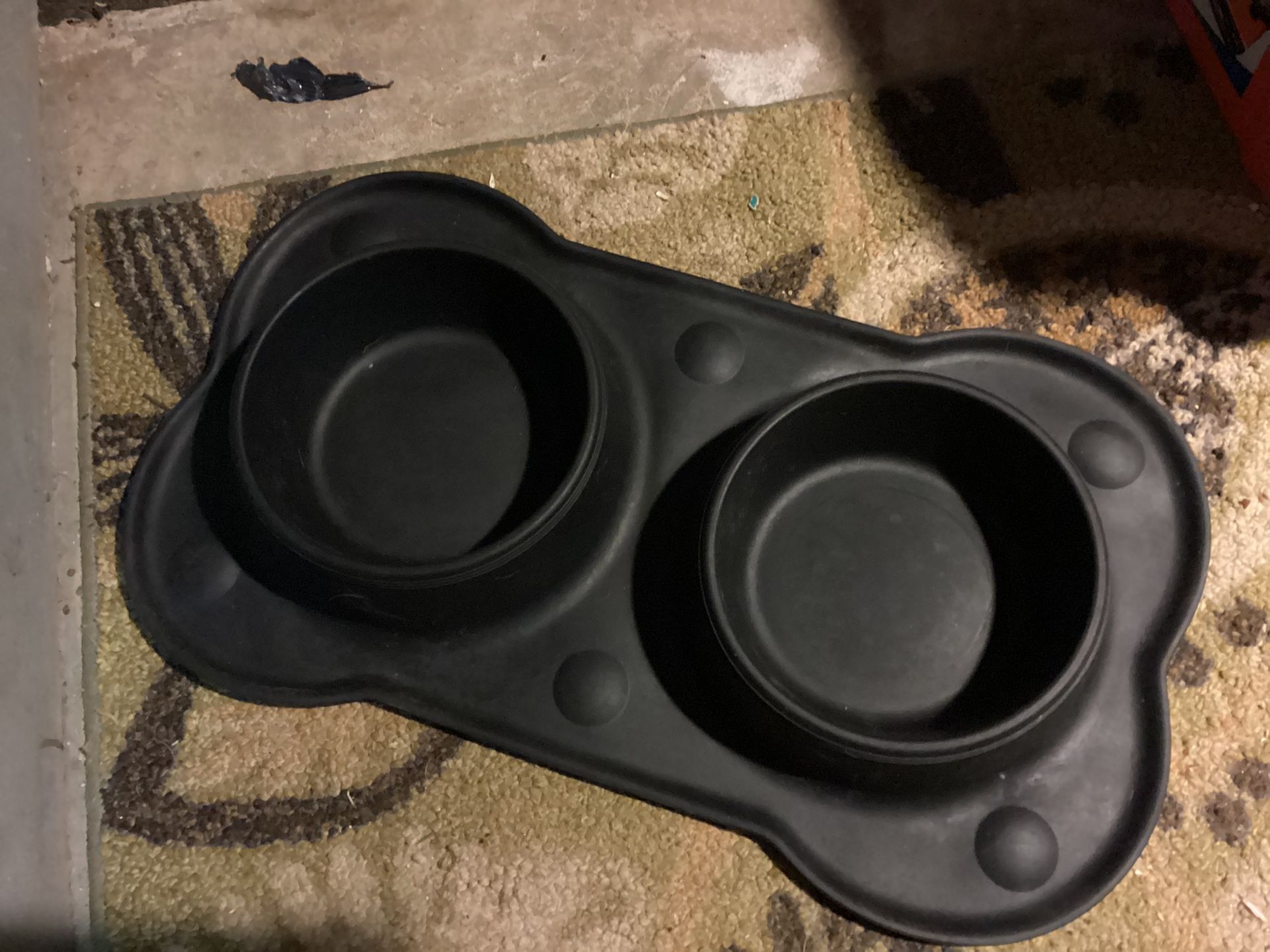 RUBBER DOG BOWL HOLDERS