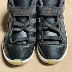 Nike Air Jordan Retro XI 11 Black and White