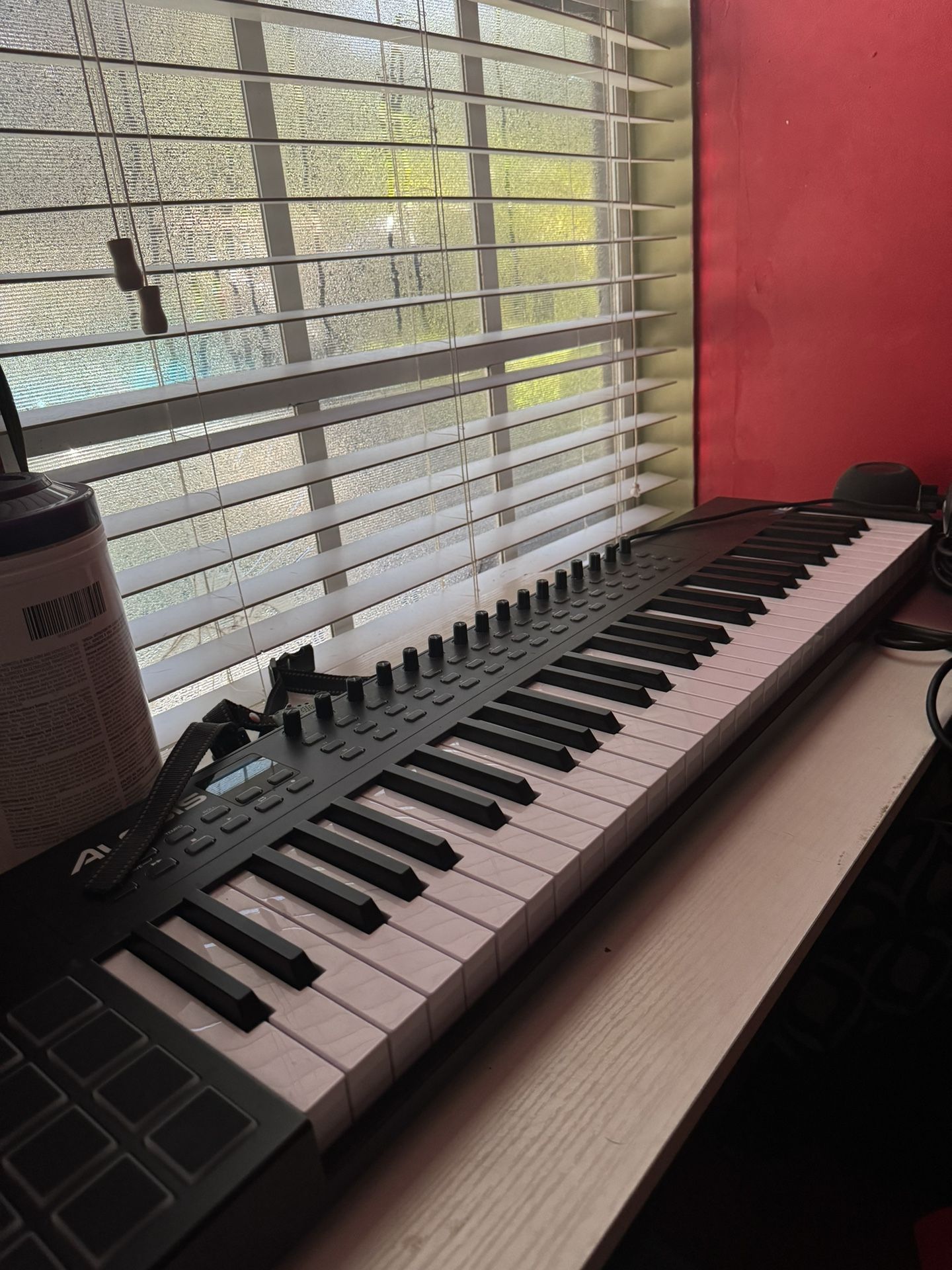 alesis v61 midi keyboard