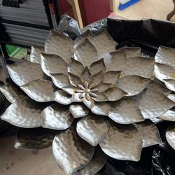 Hanging Flowers 10.00 Great And Gold For Both