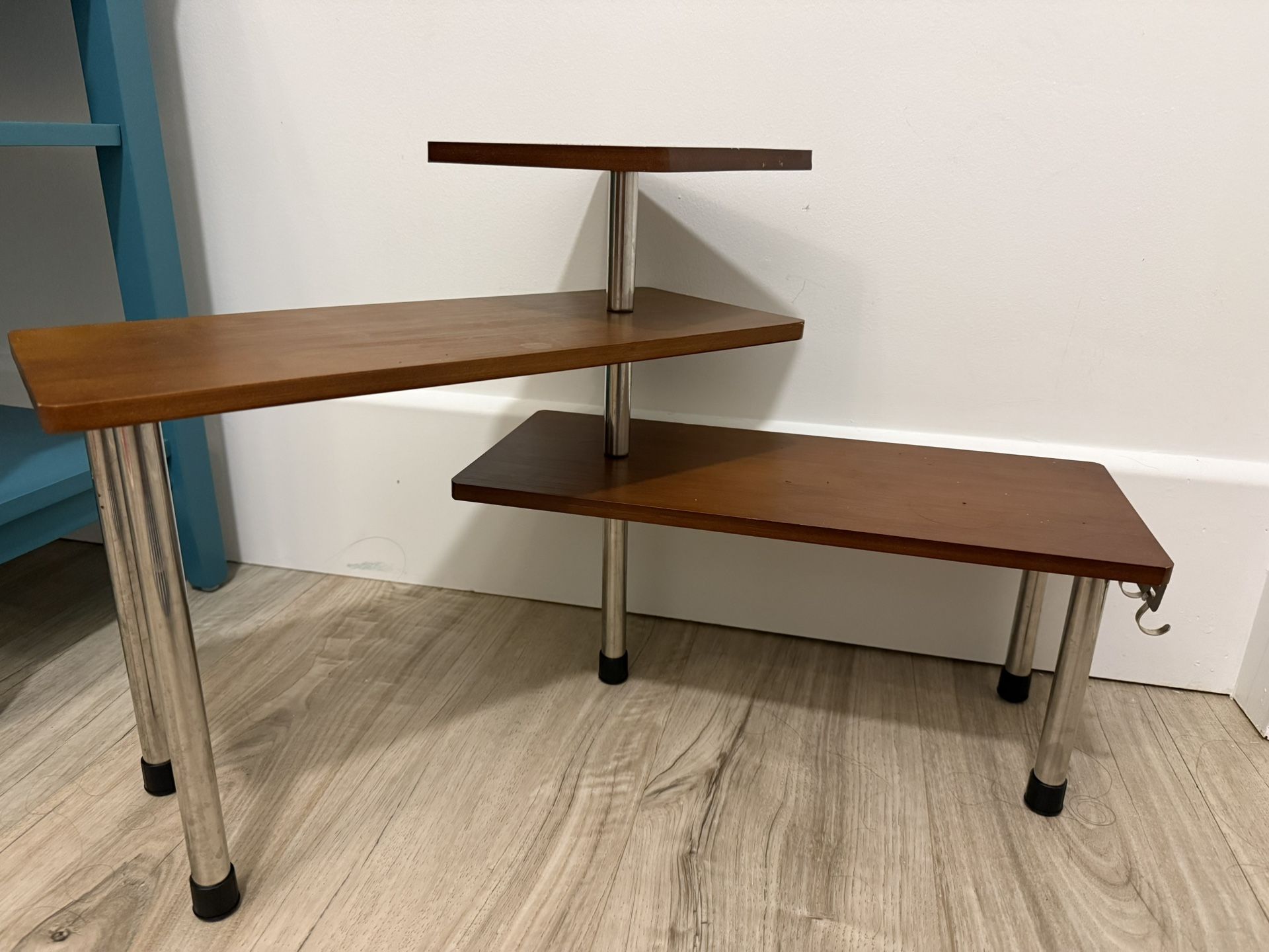 Adjustable 3 Tier Corner Shelf