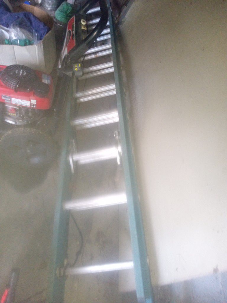 17 Ft Fiberglass Ladder 
