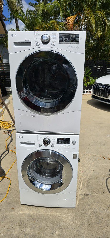 LG WASHER AND VENTLESS DRYER FRONT LOAD 24 INCHES WORK PERFECTLY 