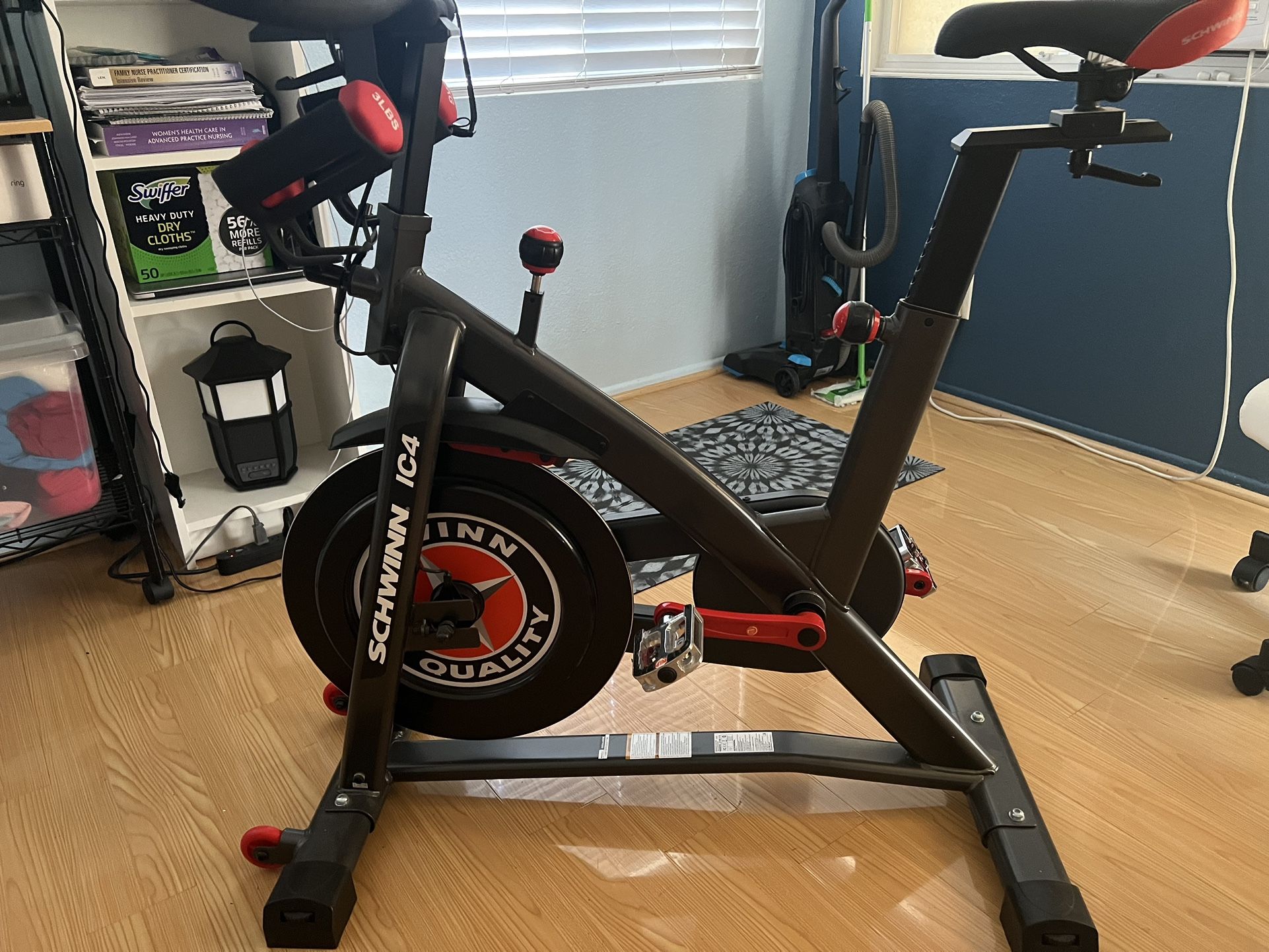 SCHWINN IC4 indoor Cycling bike