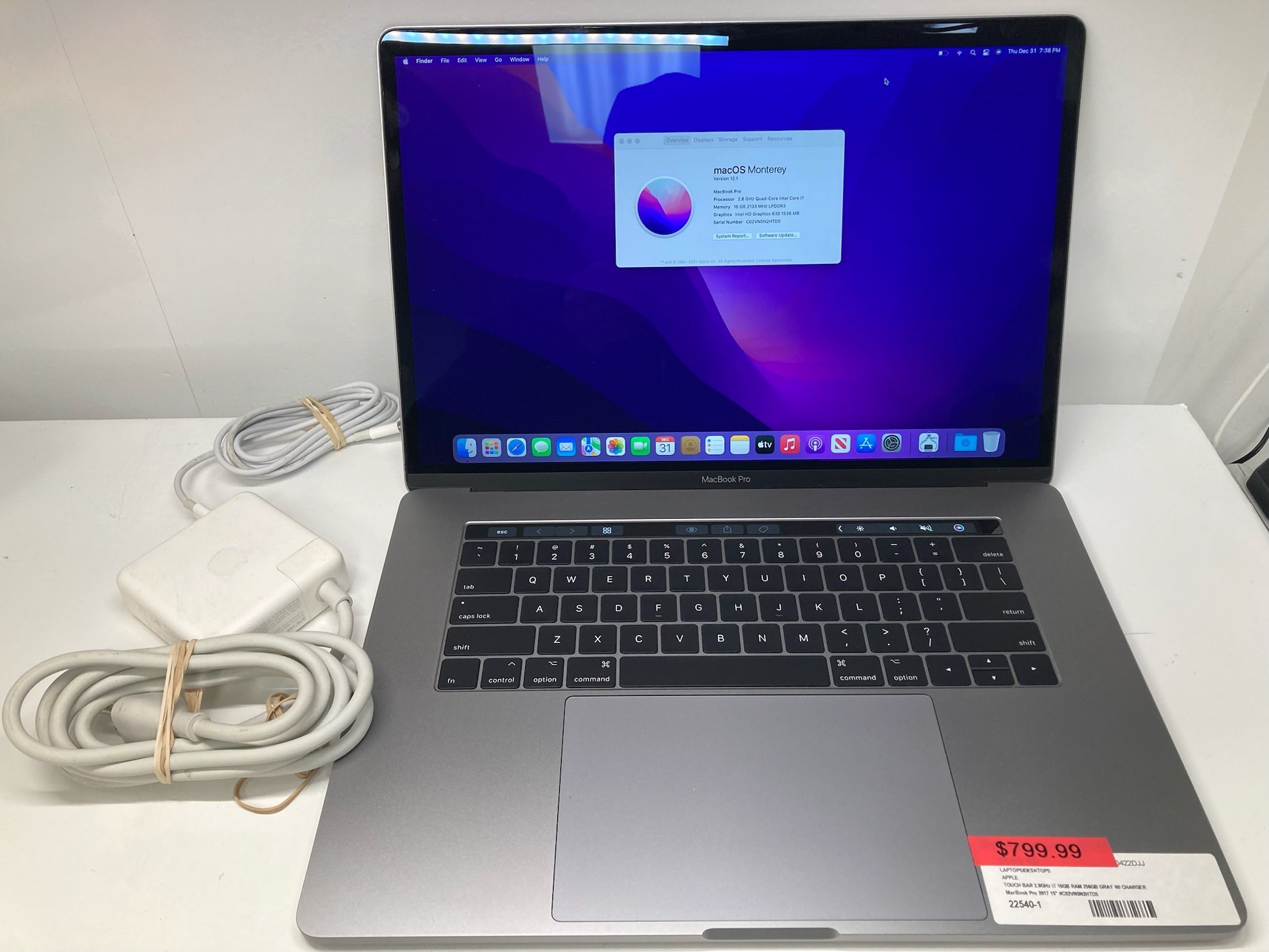 APPLE MacBook Pro 2017 15“ TOUCH BAR 2.8GHz i7 16GB RAM 256GB LAPTOP GRAY WITH CHARGER