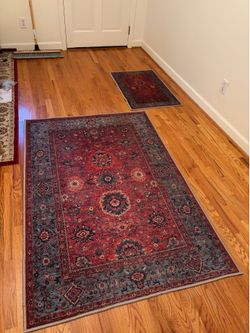 Beautiful matching rug set