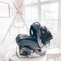 Like new Chicco Keyfit 30 zip infant Car seat #1 Rated