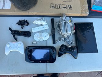 Nintendo Wii U Deluxe Console Bundle w/ 4 Controllers & 4 Games – Complete!