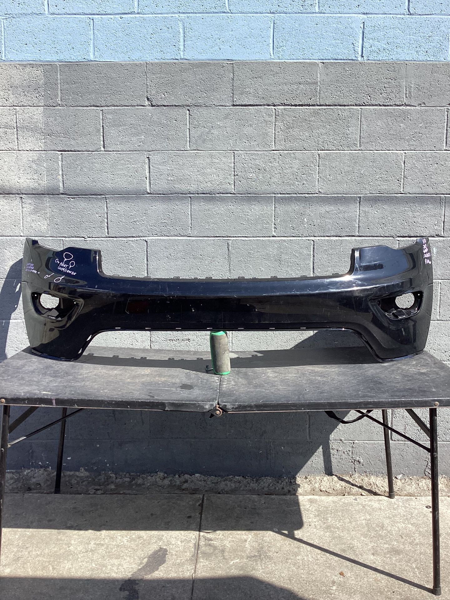 2017 - 2020 JEEP GRAND CHEROKEE FRONT BUMPER COVER OEM