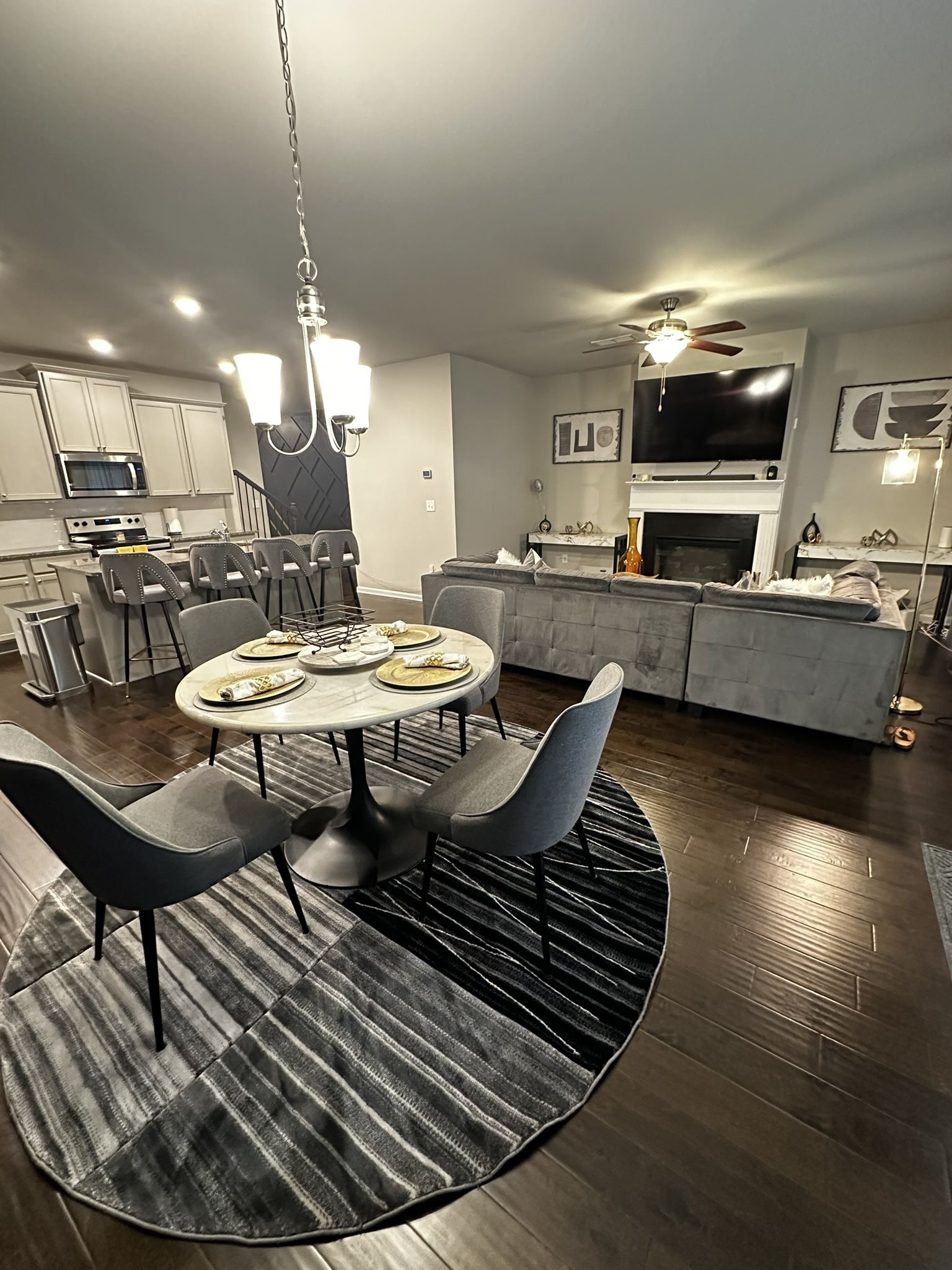 Dinning Room set + Rug