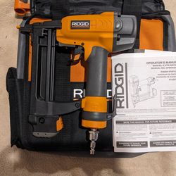 RIDGID PNEUMATIC, Finish Stapler - 18-Gauge 1-1/2 in, Contractor's Bag, R150FSA