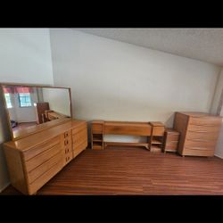 Vintage 1955 Heywood-Wakefield Mid-Century Modern Bedroom Set – Original Champagne Finish 