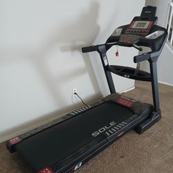 SOLE F63 Treadmill 