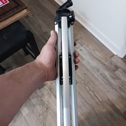 18" folding tripod