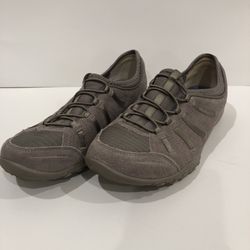 Skechers Relaxed fit Memory Foam Sneakers Size 8.5