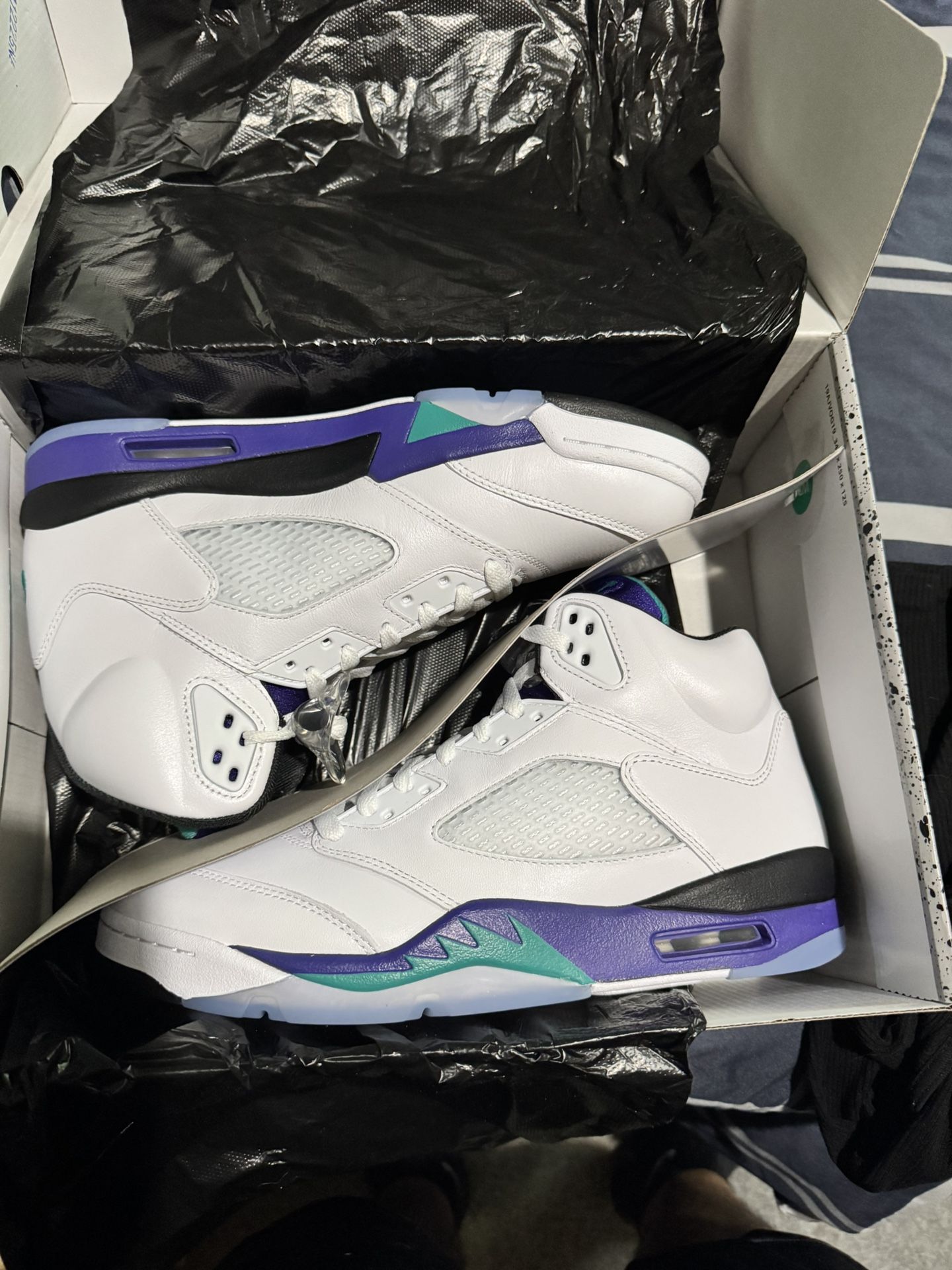 Jordan Retro ā Grape 5sā