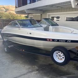 2003 Caravelle Boat