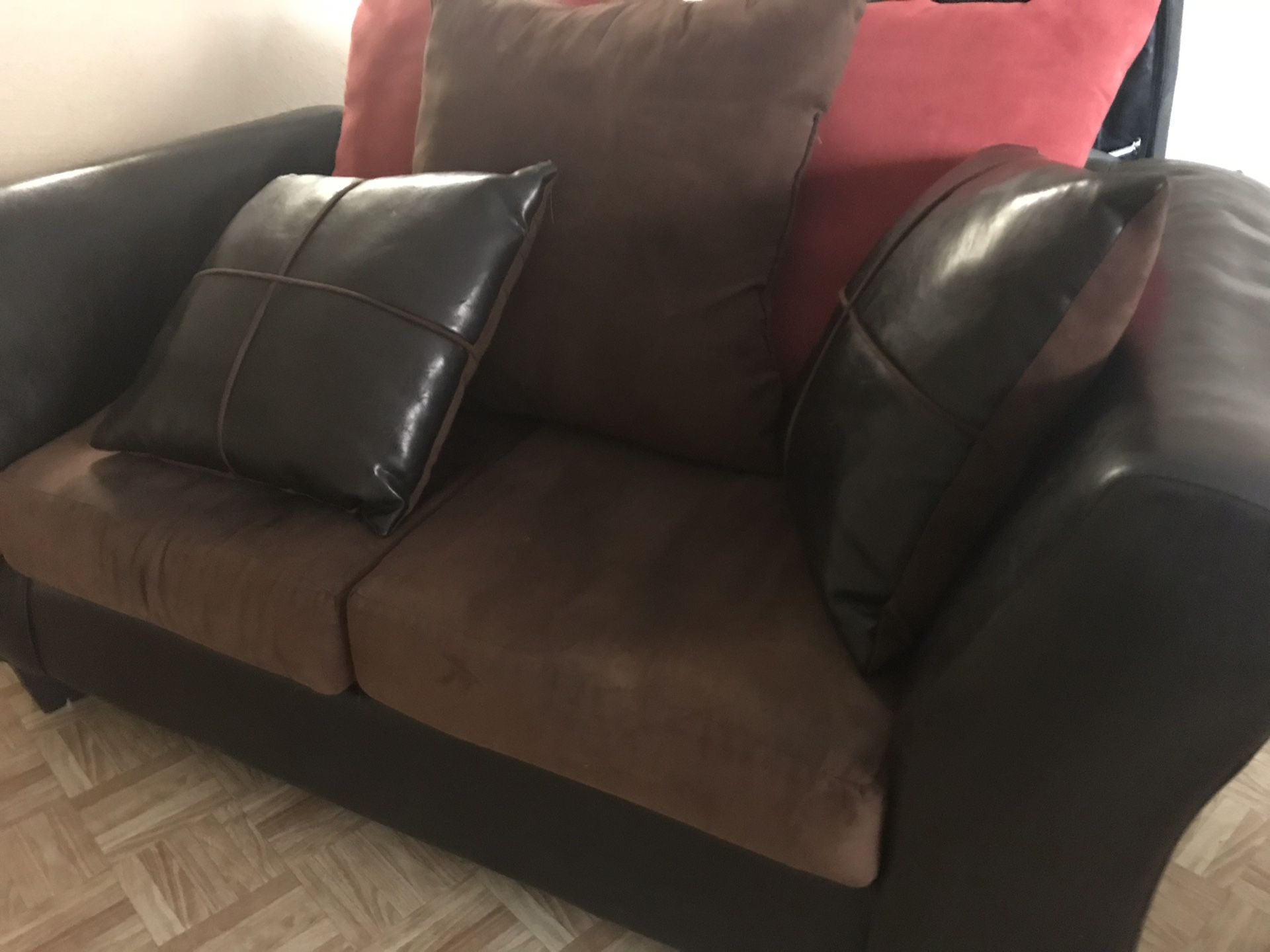 Nice comfortable couch .!!!!
